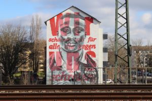 #Streetart #Graffiti #Rassismus #EintrachtFrankfurt #Niederrad #Yeboah-Haus #Botschaft gegen Rassismus