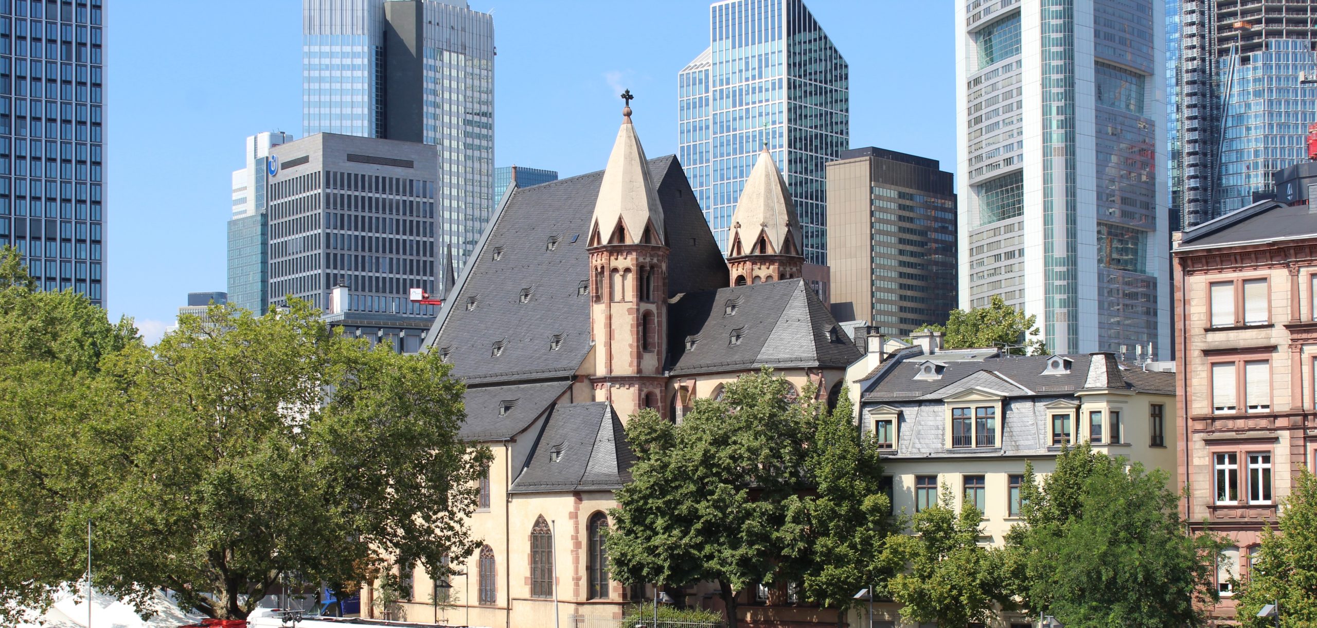 #FrankfurtamMain #Leonhardskirche #Hochhäuser #HistorischesFrankfurt #Straßenbahnlinie11