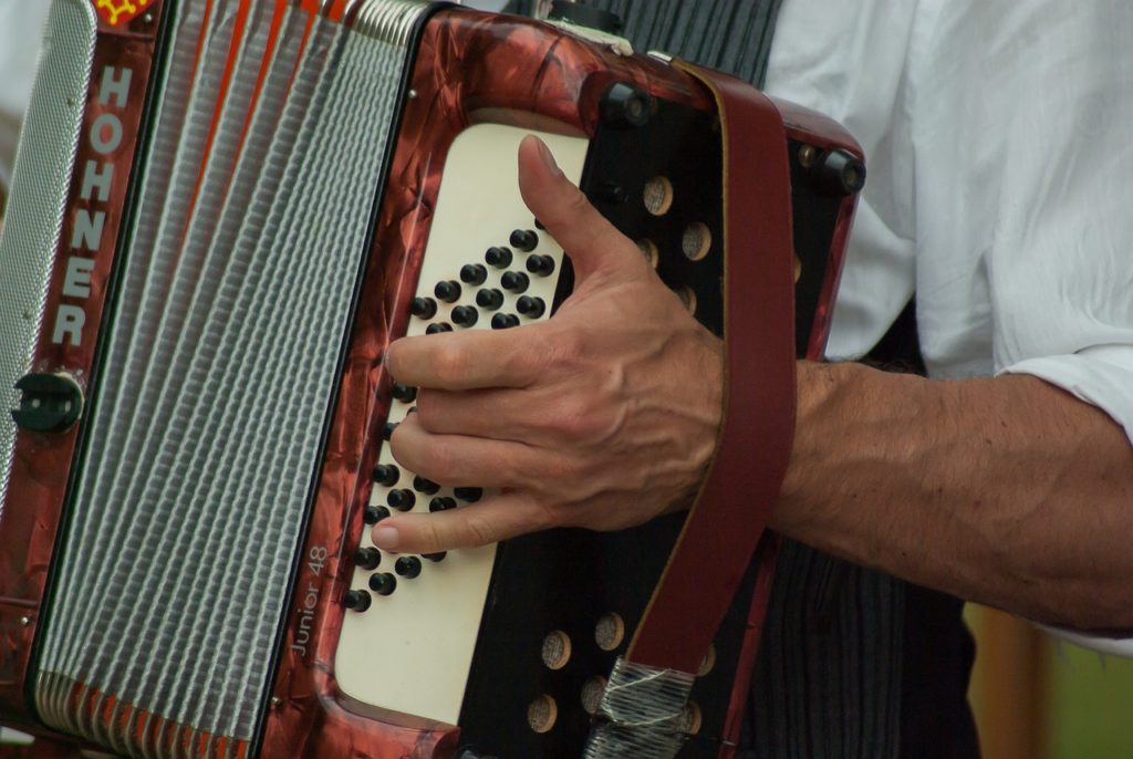 Fensterkonzert „Laurent Leroi – Jazz Musette.“